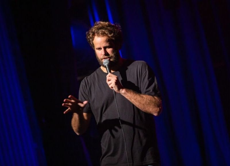 Nicolás de Tracy trae su show "Crónico" al Teatro Bar