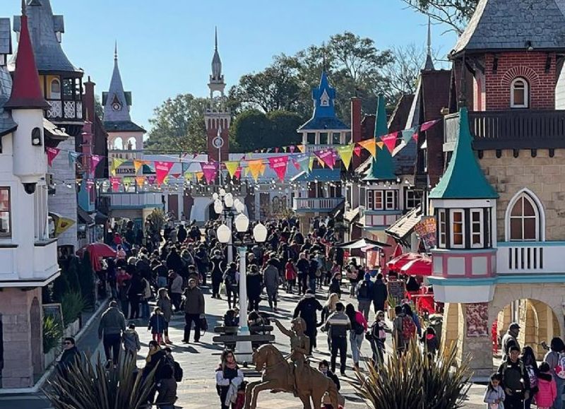 VIDEO | El Festival Primavera Bonaerense llega a la República de los Niños