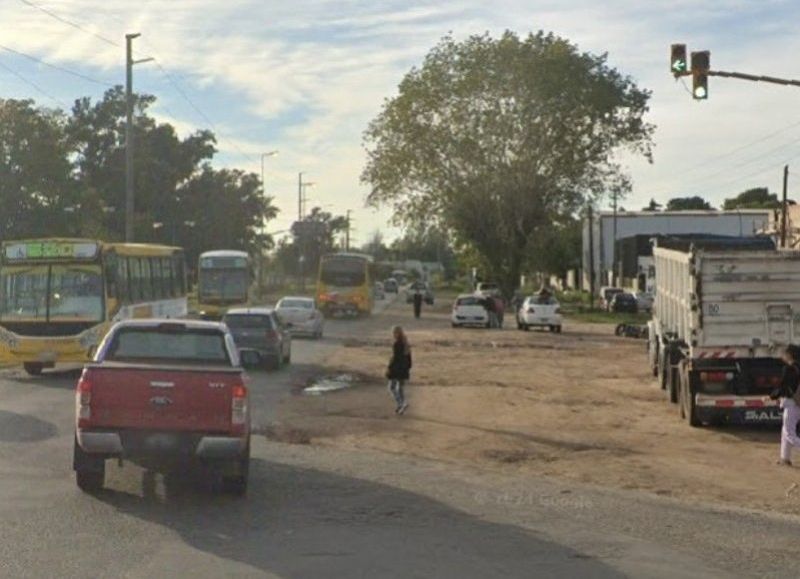 Fabián Cagliardi se cansó de esperar a Vialidad y recambian luces en Ruta 11