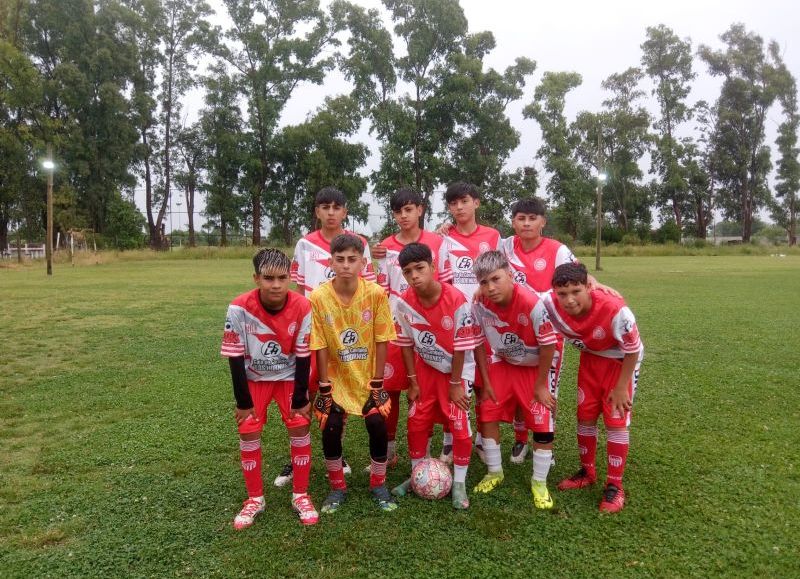 A pesar de la lluvia, Alumni le ganó de visitante a Circulo Unidos y está cada vez más cerca de coronarse campeón