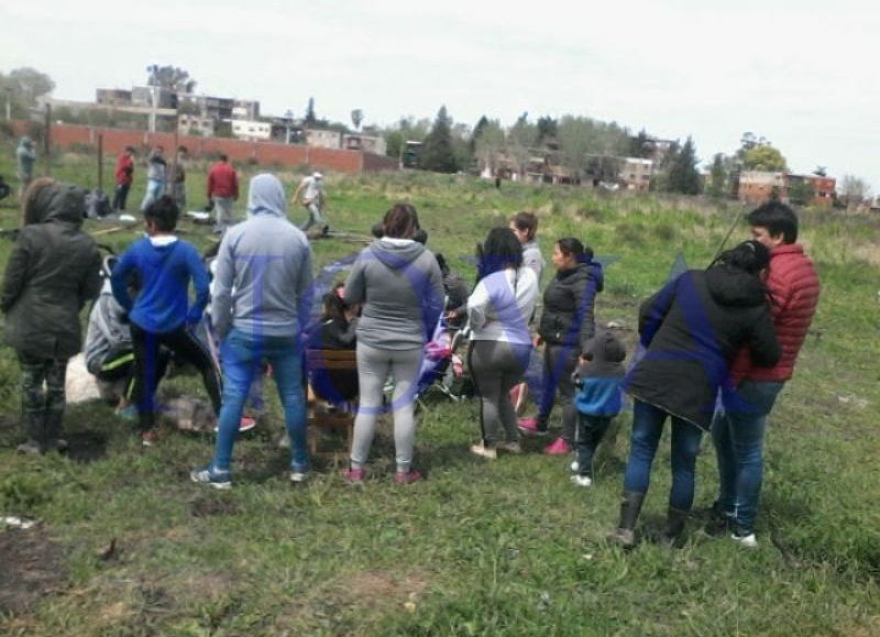 Aeropuerto: 75 familias piden que nos los desalojen del predio de 1 y 614