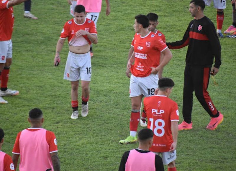 Cambaceres pagó caro dos errores defensivos y se volvió con las manos vacías ante Sportivo Barracas