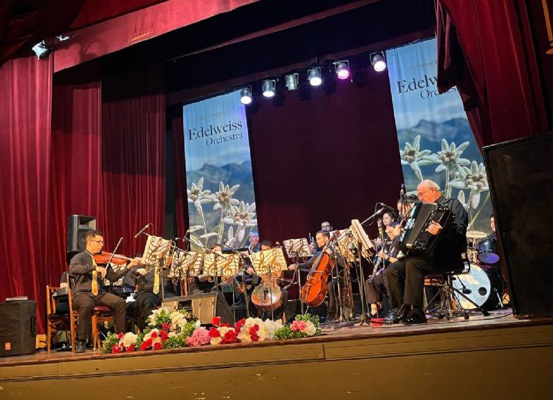 VIDEO | Danny Nachajon presenta Edelweiss Orchestra en el Teatro Metro