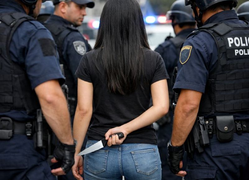 Ensenada: detuvieron a una joven de 18 años acusada de apuñalar a su pareja