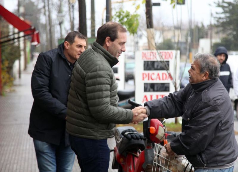 Garro encabezó un nuevo timbreo en la ciudad: "Confiamos en lo que estamos haciendo juntos"