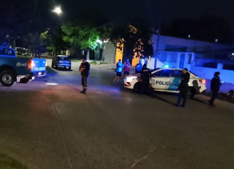 Accidente vial en el barrio Hipódromo: un hombre fue hospitalizado tras ser embestido por un auto en 120 y 42