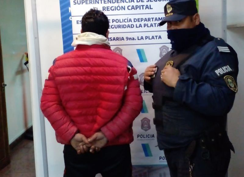 Con las manos en la masa: se llevaba una cubierta cargada en el hombre