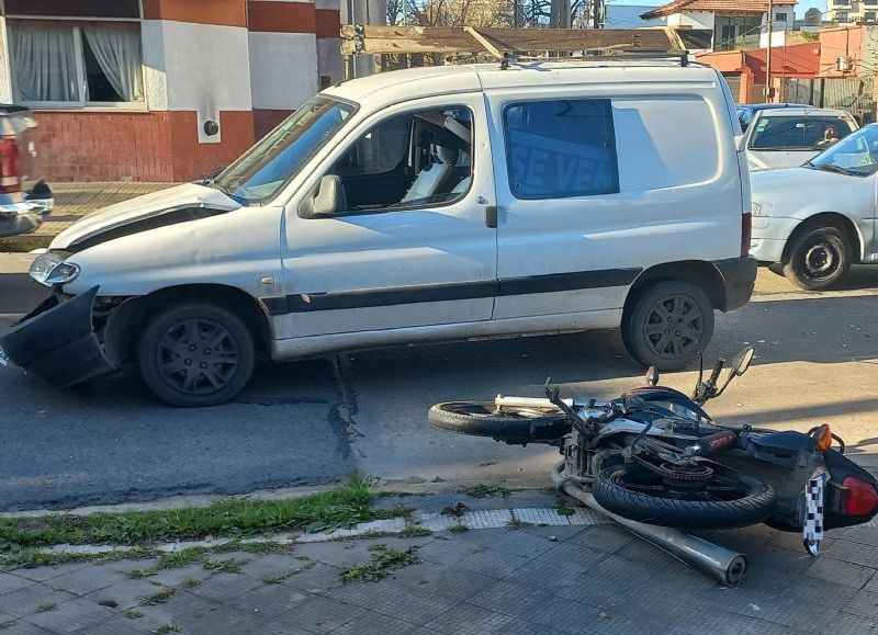La Loma: un motociclista internado tras sufrir una fractura expuesta en un choque