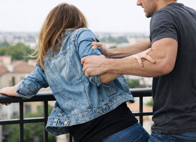 ¿Femicidio?: investigan la muerte de la joven que cayó desde un segundo piso tras discutir con su pareja