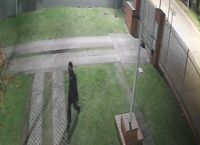 Villa Elvira: ladrón quedó grabado por las cámaras de seguridad al robar en una iglesia