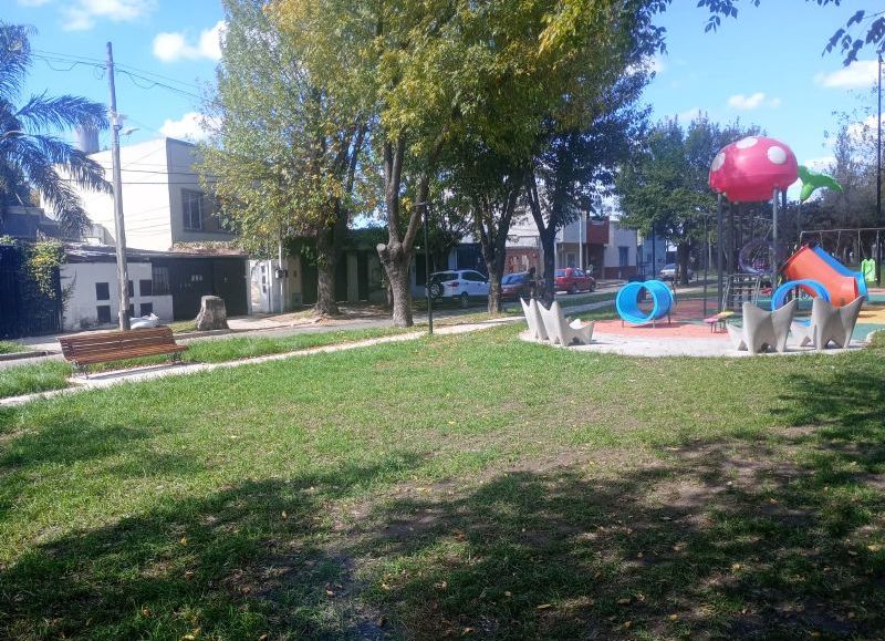 Plaza República del Perú: juntadas, ruidos molestos, falta de vigilancia y malos olores