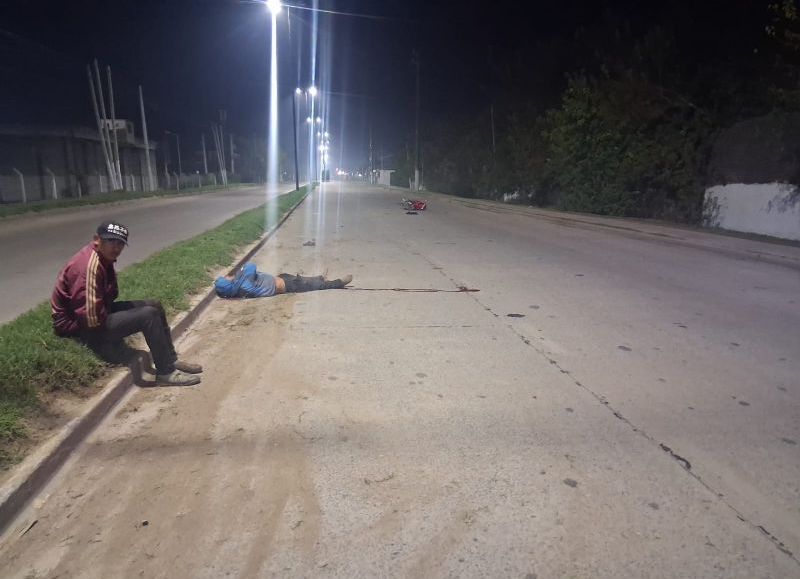 Tragedia en Melchor Romero: un joven murió tras caer de su moto en la avenida 520