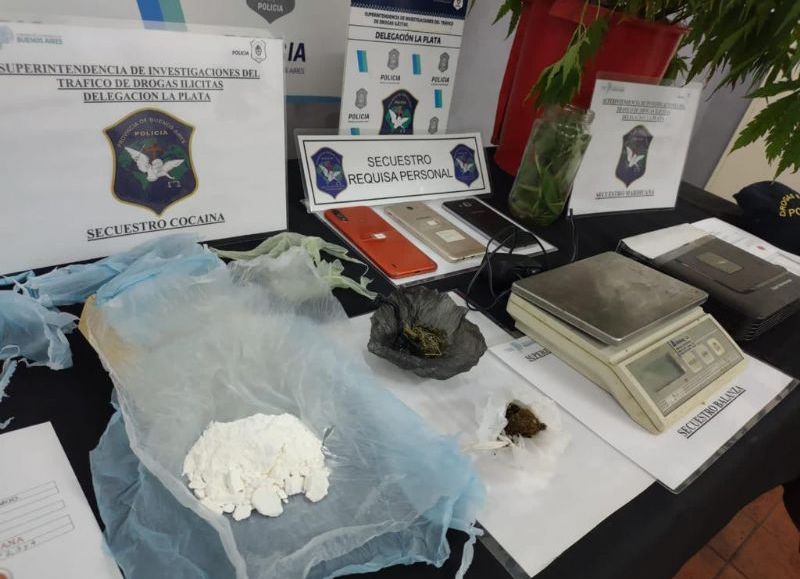 Villa Elvira: cayó un hombre acusado de vender drogas en su casa y a domicilio