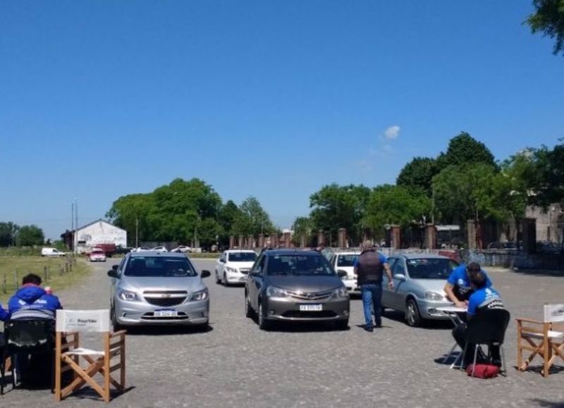 El municipio continúa con las tareas de desinfección de remises y coches-escuela