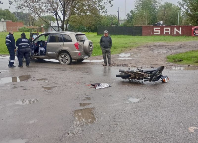 Accidente en Abasto: un motociclista herido y una conductora detenida por manejar con un carnet trucho