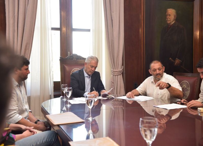 Plan de alumbrado público de la ciudad: firma de contrato y comienzo de obras