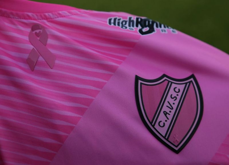 En octubre, el Club Atlético Villa San Carlos se viste de rosa para concientizar y sensibilizar sobre el cáncer de mama