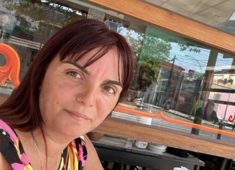 Condenan a una radio y a un diario web de Berisso a pagar 10 millones de pesos a la periodista Manuela Chueco