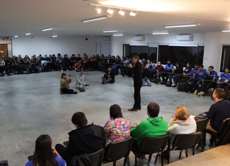 Katopodis participó de una charla en la UNLP