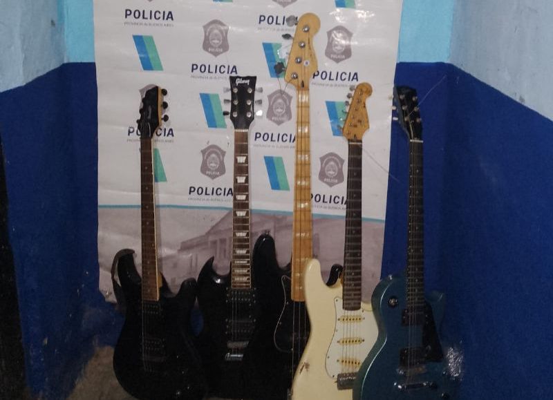 VIDEO | San Carlos: en una celada policial recuperaron tres guitarras y un bajo eléctricos robados