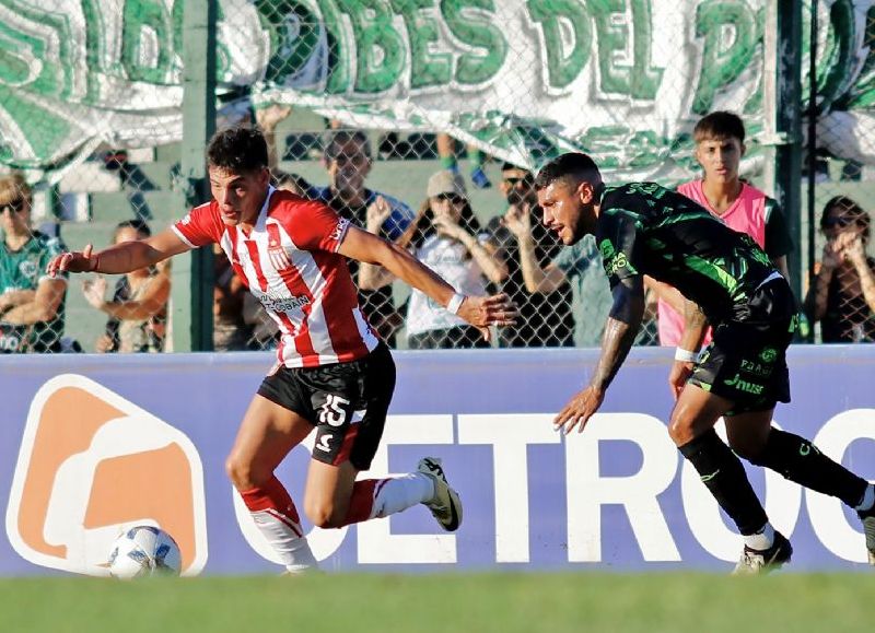 Sarmiento aprovechó la superioridad numérica y venció a Estudiantes, por la Copa LPF