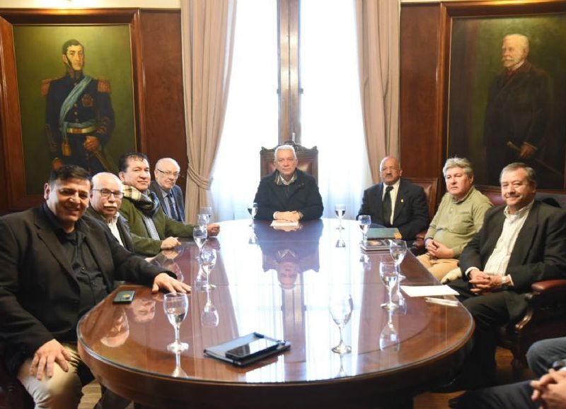 Alak mantuvo una mesa de trabajo con pastores de la ciudad para coordinar acciones comunitarias