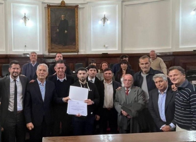 Reconocieron a Oscar Vaudagna en el Concejo a un mes de su partida