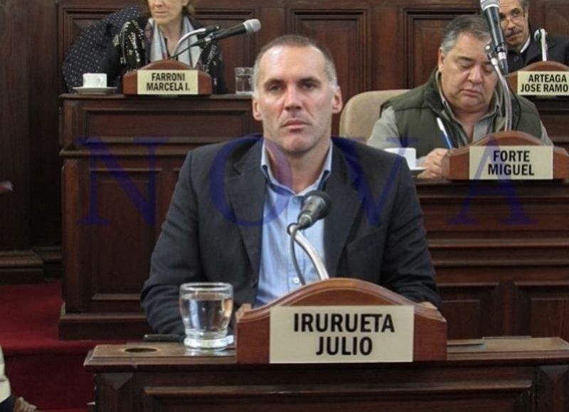AUDIO | Libro de pases: el ex edil PRO Julio Irurueta se viste de violeta