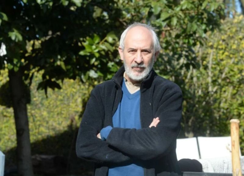 El escritor Pablo Morosi presenta su nuevo libro: “Fangio, el hombre detrás del volante”