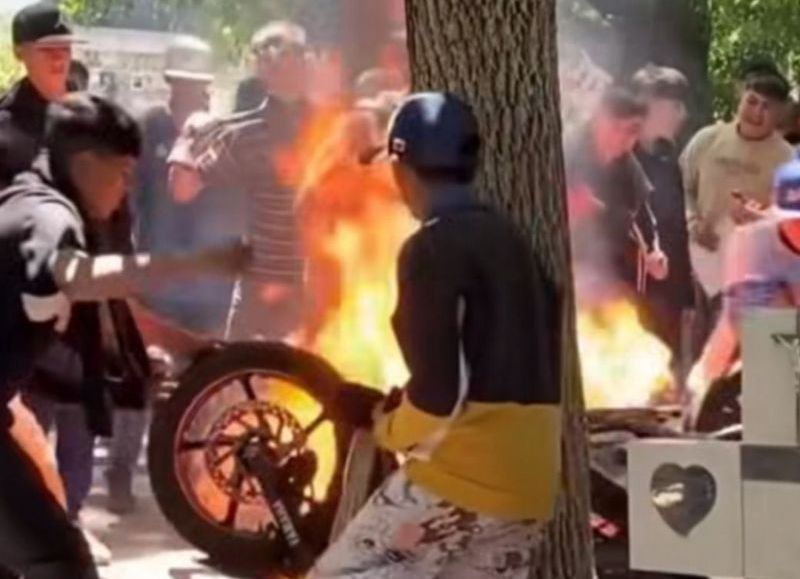 VIDEO | Por el crimen de Tiziano en Melchor Romero, se entregó el presunto autor del homicidio