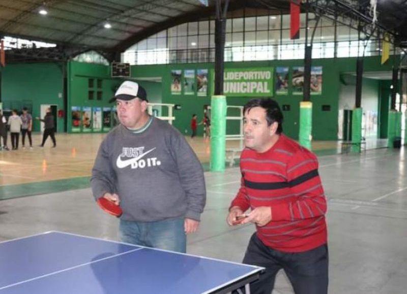 Tenis de mesa adaptado en el Polideportivo