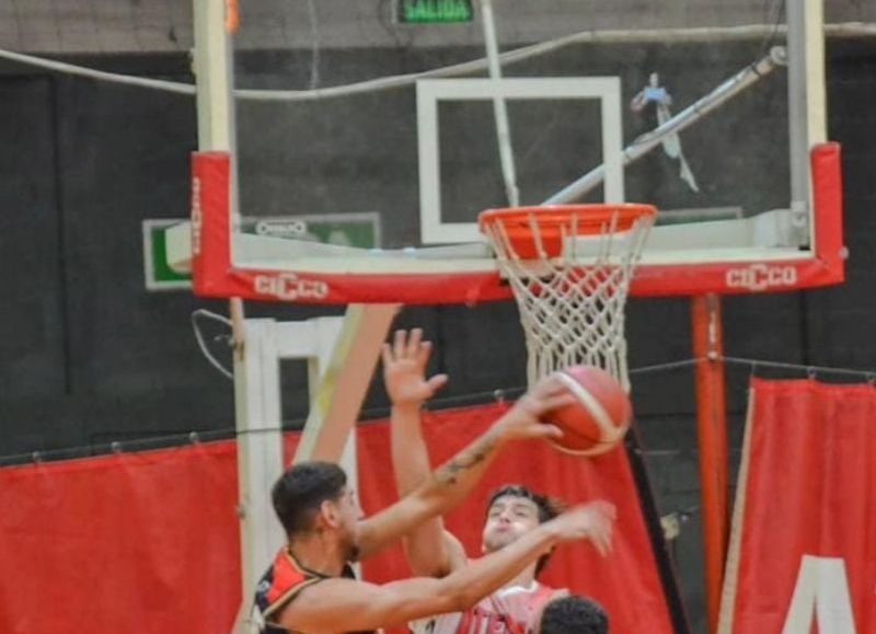 Platense sigue a paso firme en el básquet local