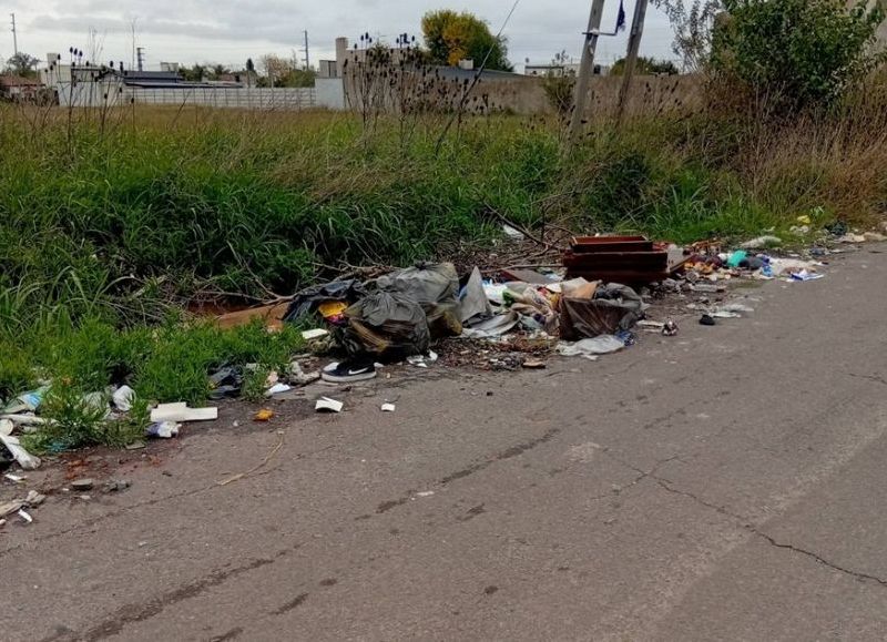 Reclamo por basurales en Los Hornos
