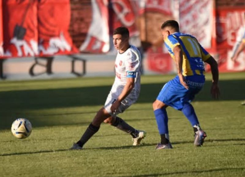 Cambaceres no pudo quebrar a Puerto Nuevo y sumó en Ensenada