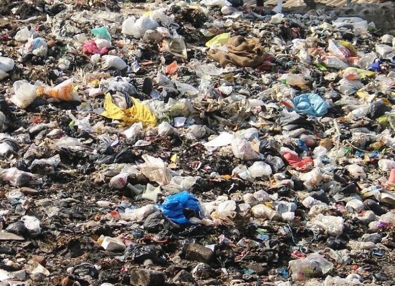 Vecinos denuncian nueva aparición de basura acumulada junto a la Capilla de María Auxiliadora