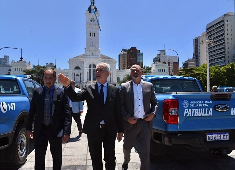 Vecinos denuncian que los empleados de la Patrulla Municipal son "paseadores de lujo"