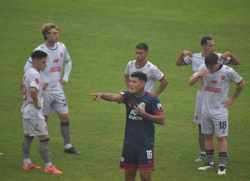 Cambaceres no hizo pie ante un rival efectivo y dejó pasar una buena chance