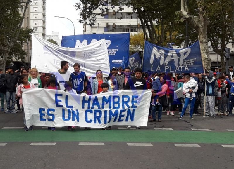 Una nueva manifestación social frente a la Municipalidad advirtió la crisis en los barrios