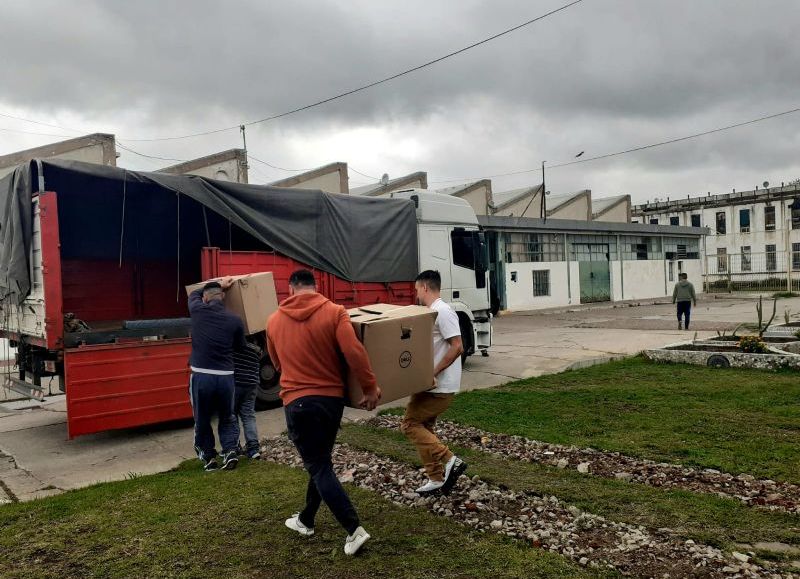 En una cárcel de la ciudad restauraron 70 computadoras para escuelas de un municipio de San Luis