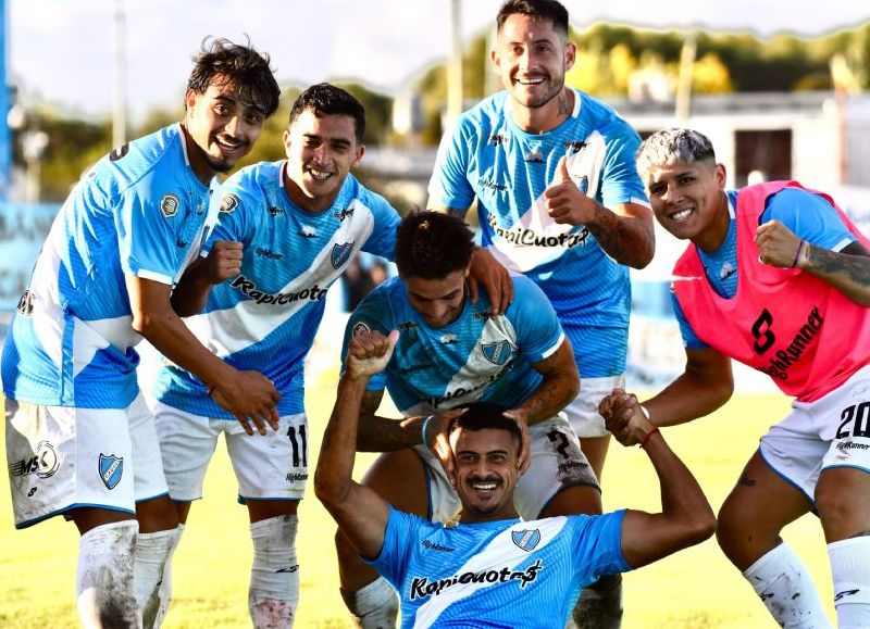 Villa San Carlos ganó y sigue prendido en lo más alto: venció 2-1 a Sportivo Italiano en Berisso