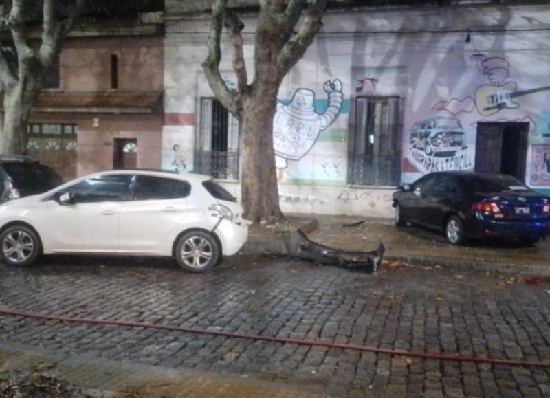 VIDEO | Choque contra cabina de gas en 4 y 62 terminó con un operativo de emergencia