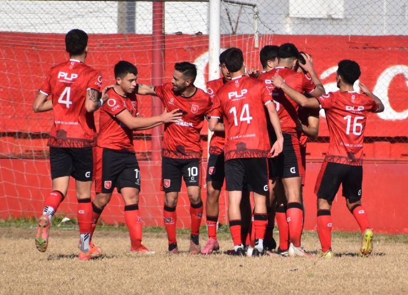 La Tercera igualó ante Victoriano Arenas en el debut