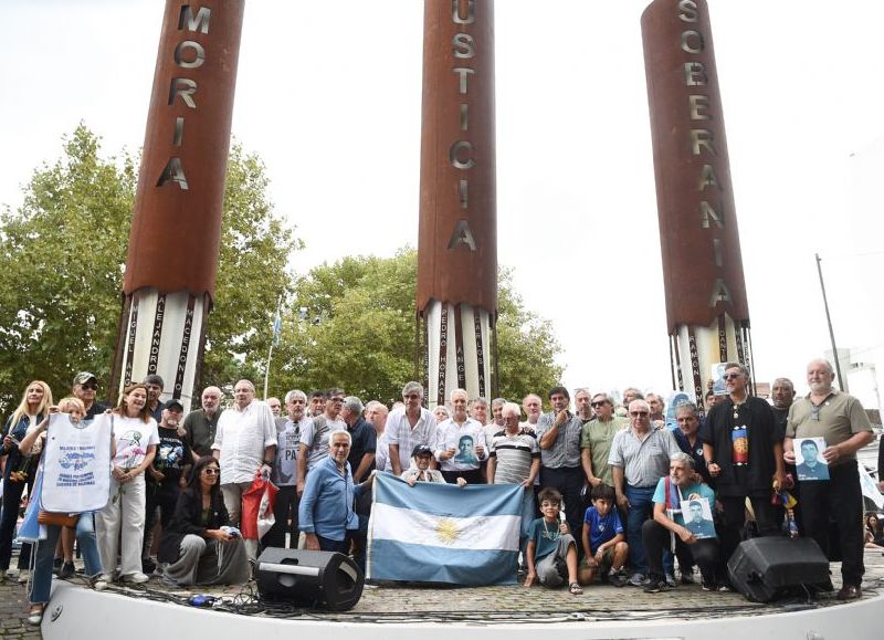 VIDEO | Alak participó de un emotivo acto homenaje a los caídos de Malvinas