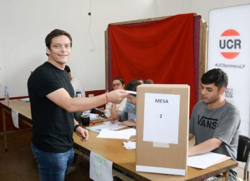 La UCR tiene nuevo presidente: Nicoletti se impuso a Panella