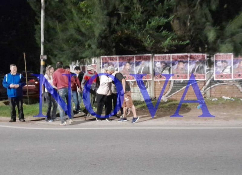 VIDEO | Santiago Cúneo despliega su campaña: militantes empapelan La Plata en su favor