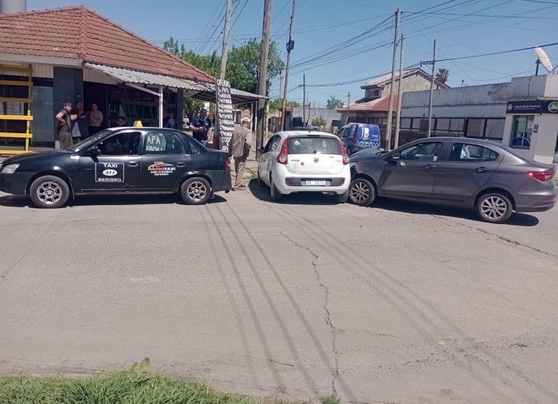 Inseguridad vial: un choque múltiple dejó un hombre internado y a una mujer imputada