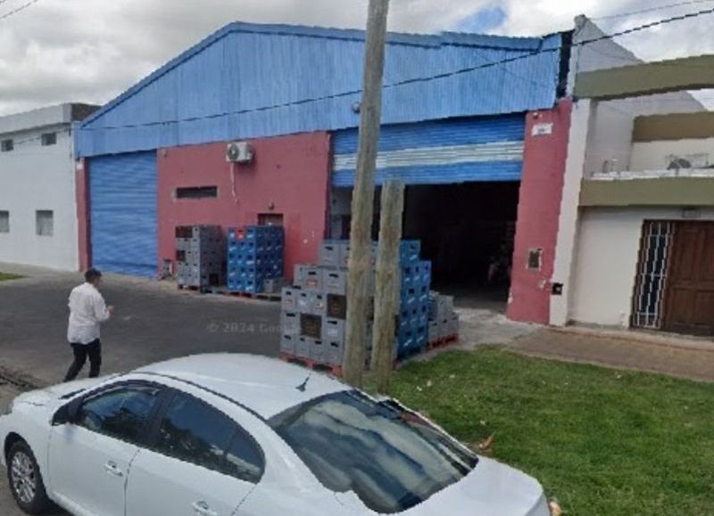 Con tecnología "anticámaras", delincuentes robaron en la distribuidora de 120 entre 74 y 75