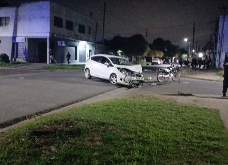 Altos de San Lorenzo: un joven motociclista murió tras colisionar con un auto en 22 y 77