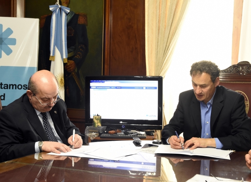 Bruera y Tauber acordaron ampliar la seguridad en las facultades