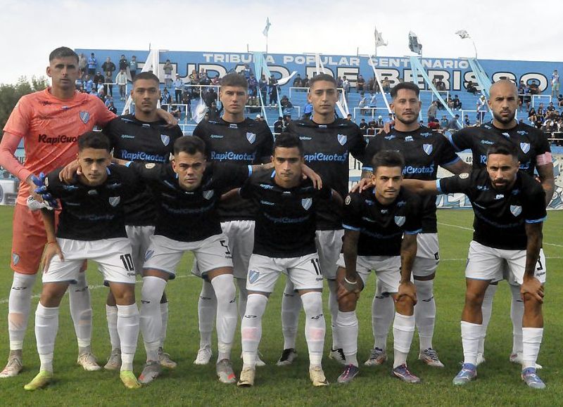 Villa San Carlos dejó escapar la victoria y empató ante Argentino de Quilmes
